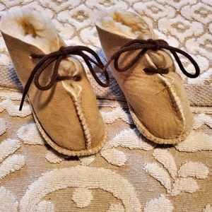 NWOT- Indigenous-made suede and shearling booties-size 3
